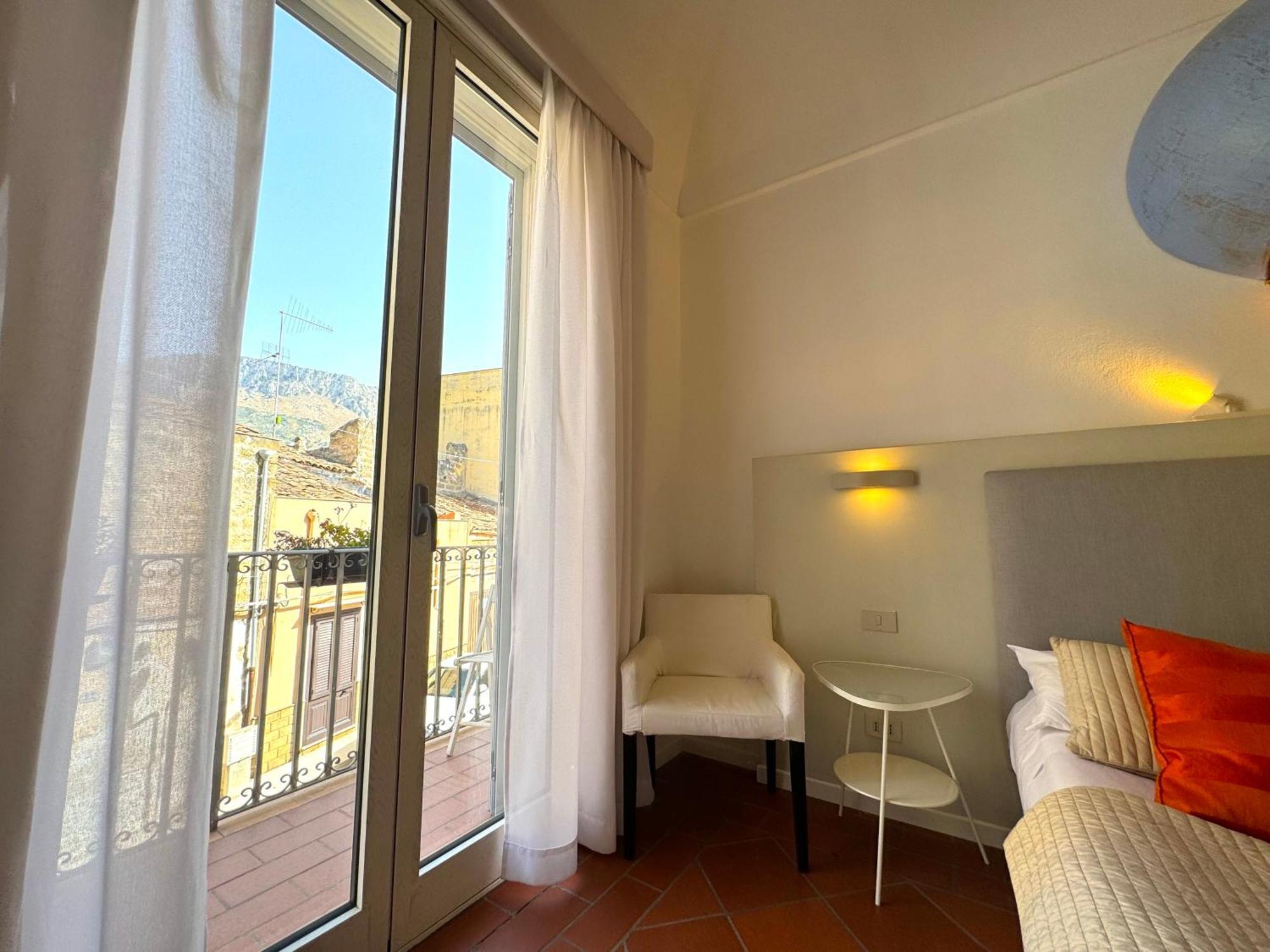 B&B Antichi Colori Cinisi Buitenkant foto