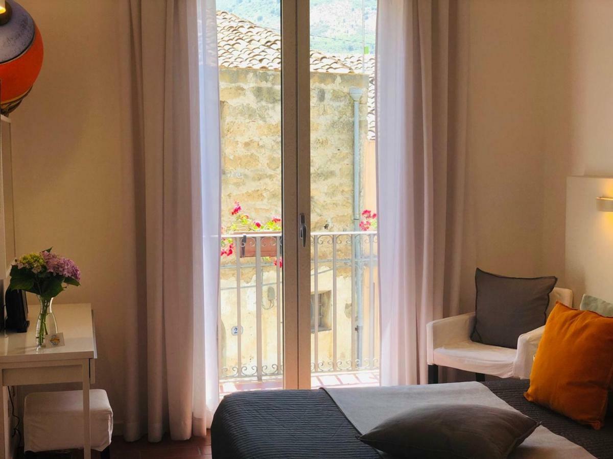 B&B Antichi Colori Cinisi Buitenkant foto